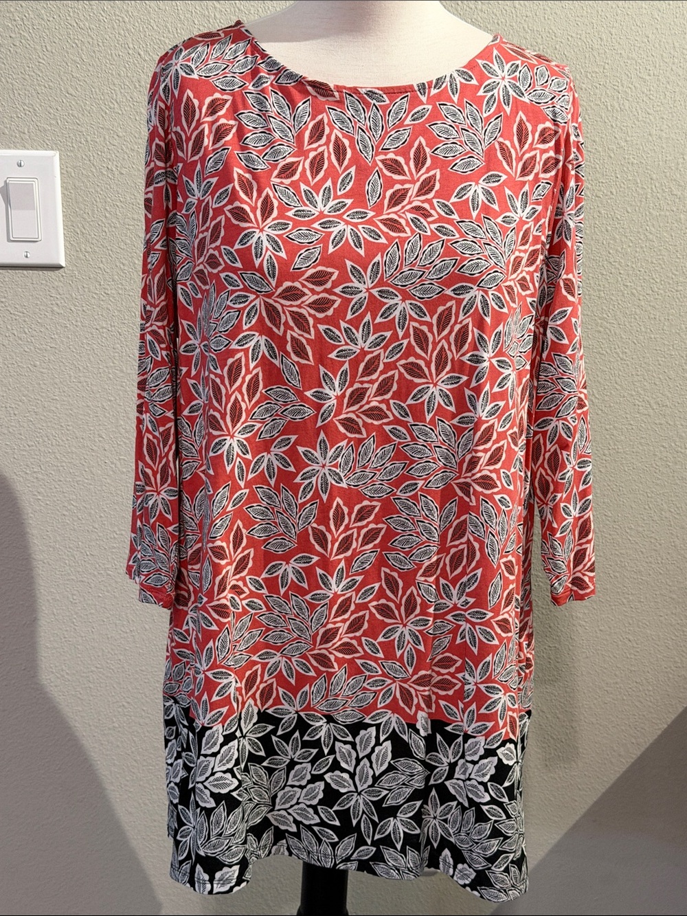 J. Jill Coral Leaf Print Long Sleeve Tunic with Black Hem